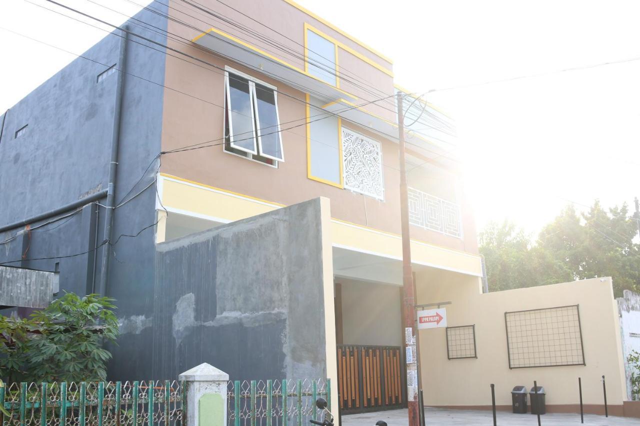 Reddoorz Syariah Near Suncity Mall Madiun Exterior foto
